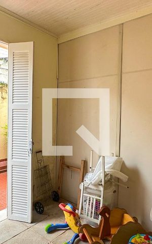 Casa à venda com 296m², 4 quartos e 3 vagas Casa à venda com 296m², 4 quartos e 3 vagasQuarto de Serviço 02