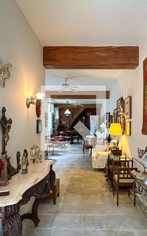 Casa à venda com 296m², 4 quartos e 3 vagas Casa à venda com 296m², 4 quartos e 3 vagasSala
