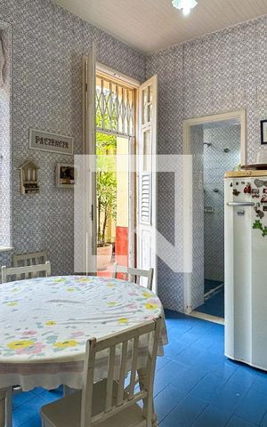 Casa à venda com 296m², 4 quartos e 3 vagas Casa à venda com 296m², 4 quartos e 3 vagasCopa