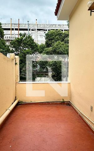 Casa à venda com 296m², 4 quartos e 3 vagas Casa à venda com 296m², 4 quartos e 3 vagasQuarto 01 - Varanda