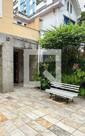 Casa à venda com 296m², 4 quartos e 3 vagas Casa à venda com 296m², 4 quartos e 3 vagasÁrea externa