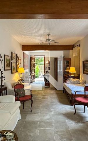 Casa à venda com 296m², 4 quartos e 3 vagas Casa à venda com 296m², 4 quartos e 3 vagasSala