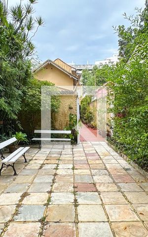 Casa à venda com 296m², 4 quartos e 3 vagas Casa à venda com 296m², 4 quartos e 3 vagasQuintal