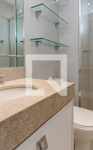 Apartamento para alugar com 90m², 2 quartos e 2 vagas Apartamento para alugar com 90m², 2 quartos e 2 vagasBanheiro da Suíte