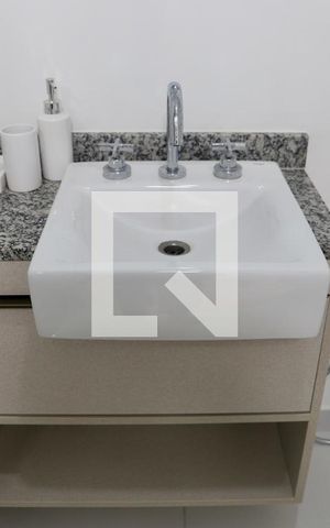 Studio para alugar com 21m², 0 quarto e sem vaga Studio para alugar com 21m², 0 quarto e sem vagaBanheiro