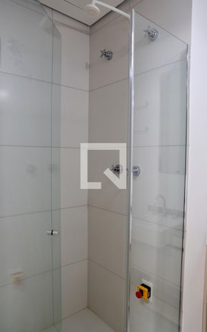 Studio para alugar com 21m², 0 quarto e sem vaga Studio para alugar com 21m², 0 quarto e sem vagaBanheiro