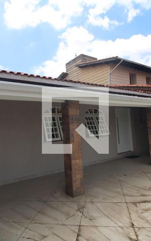 Casa à venda com 250m², 3 quartos e 3 vagasVaranda frente da casa