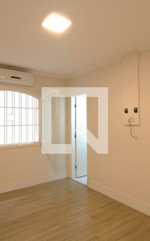 Casa à venda com 250m², 3 quartos e 3 vagasSuíte