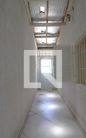 Casa à venda com 250m², 3 quartos e 3 vagasQuintal lateral