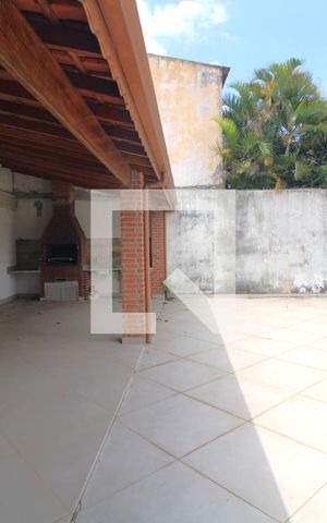 Casa à venda com 250m², 3 quartos e 3 vagasQuintal fundos da casa