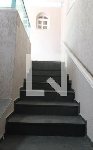 Casa à venda com 250m², 3 quartos e 3 vagasEscada entrada