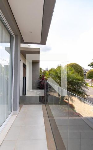 Casa de condomínio à venda com 372m², 3 quartos e 2 vagas Casa de condomínio à venda com 372m², 3 quartos e 2 vagasPlaquinha