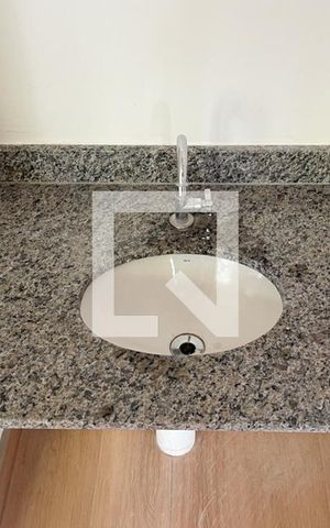 Apartamento à venda com 34m², 2 quartos e sem vaga Apartamento à venda com 34m², 2 quartos e sem vagaBanheiro Social