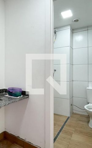 Apartamento à venda com 34m², 2 quartos e sem vaga Apartamento à venda com 34m², 2 quartos e sem vagaBanheiro Social