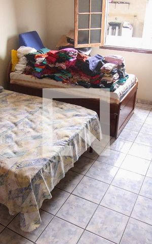 Casa à venda com 250m², 3 quartos e 4 vagas Casa à venda com 250m², 3 quartos e 4 vagasQuarto