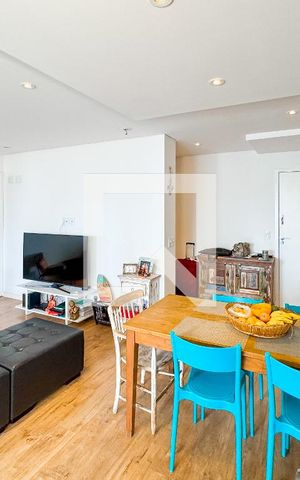Apartamento à venda com 95m², 2 quartos e 2 vagas Apartamento à venda com 95m², 2 quartos e 2 vagasSala