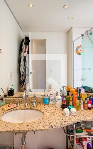 Apartamento à venda com 95m², 2 quartos e 2 vagas Apartamento à venda com 95m², 2 quartos e 2 vagasBanheiro da Suíte 1