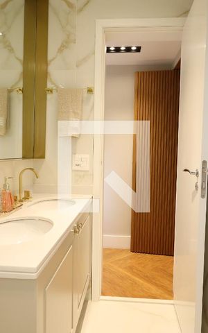 Apartamento à venda com 129m², 3 quartos e 3 vagasBanheiro da Suíte 2