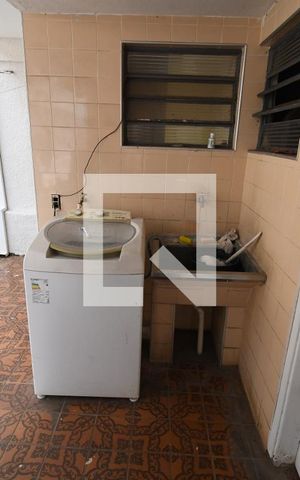 Casa à venda com 182m², 3 quartos e 8 vagasÁrea de Serviço 2