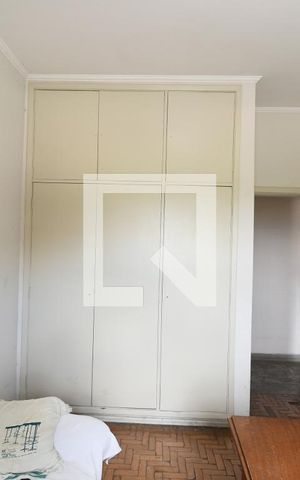 Casa à venda com 182m², 3 quartos e 8 vagasQuarto 2 - Armários