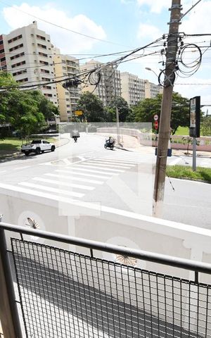 Casa à venda com 182m², 3 quartos e 8 vagasÁrea de Serviço 1 - Vista