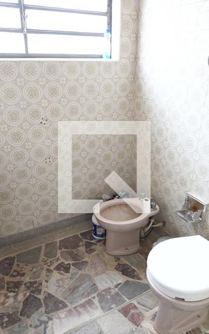 Casa à venda com 182m², 3 quartos e 8 vagasBanheiro 2
