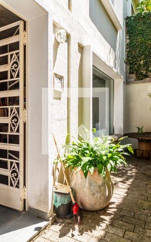 Casa à venda com 350m², 5 quartos e 3 vagas Casa à venda com 350m², 5 quartos e 3 vagasQuintal