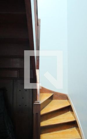 Casa à venda com 120m², 2 quartos e 1 vagaEscada