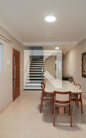 Casa para alugar com 300m², 3 quartos e 2 vagas Casa para alugar com 300m², 3 quartos e 2 vagasSala