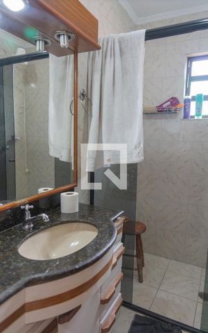 Casa à venda com 150m², 3 quartos e 3 vagasBanheiro 