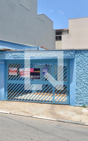 Casa à venda com 200m², 4 quartos e 4 vagasFachada