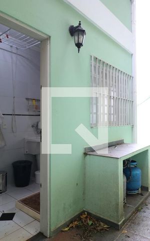 Casa à venda com 250m², 3 quartos e 4 vagasQuintal