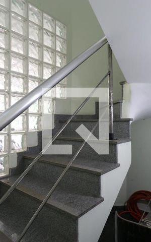 Casa à venda com 250m², 3 quartos e 4 vagasEscada