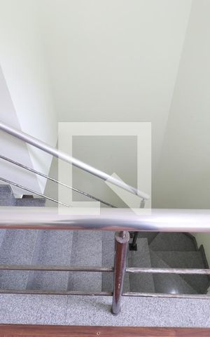 Casa à venda com 250m², 3 quartos e 4 vagasEscada
