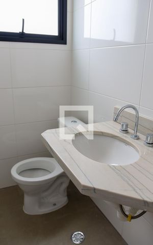 Apartamento à venda com 82m², 2 quartos e 2 vagas Apartamento à venda com 82m², 2 quartos e 2 vagasBanheiro da Suíte