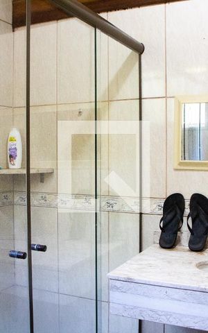 Casa à venda com 180m², 3 quartos e 1 vaga Casa à venda com 180m², 3 quartos e 1 vagaBanheiro Suíte