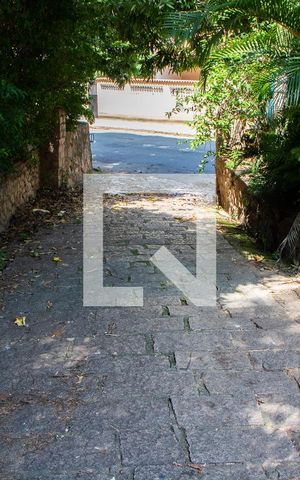Casa à venda com 180m², 3 quartos e 1 vaga Casa à venda com 180m², 3 quartos e 1 vagaÁrea externa
