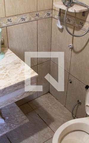 Casa à venda com 180m², 3 quartos e 1 vaga Casa à venda com 180m², 3 quartos e 1 vagaBanheiro Suíte