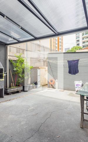 Casa à venda com 200m², 2 quartos e 1 vaga Casa à venda com 200m², 2 quartos e 1 vagaQuintal