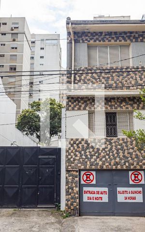 Casa à venda com 200m², 2 quartos e 1 vaga Casa à venda com 200m², 2 quartos e 1 vagaFachada