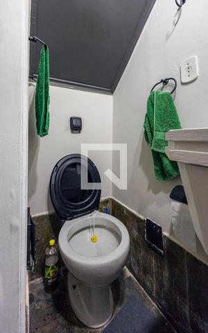 Casa à venda com 200m², 2 quartos e 1 vaga Casa à venda com 200m², 2 quartos e 1 vagaLavabo