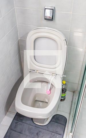 Casa à venda com 200m², 2 quartos e 1 vaga Casa à venda com 200m², 2 quartos e 1 vagaBanheiro