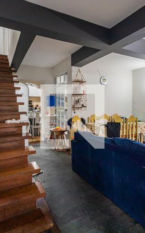 Casa à venda com 200m², 2 quartos e 1 vaga Casa à venda com 200m², 2 quartos e 1 vagaSala