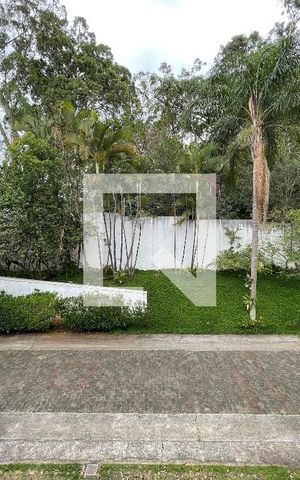 Casa de condomínio para alugar com 300m², 5 quartos e 4 vagas Casa de condomínio para alugar com 300m², 5 quartos e 4 vagasVista