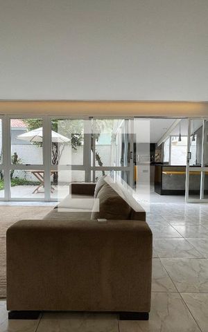 Casa de condomínio para alugar com 300m², 5 quartos e 4 vagas Casa de condomínio para alugar com 300m², 5 quartos e 4 vagasSala