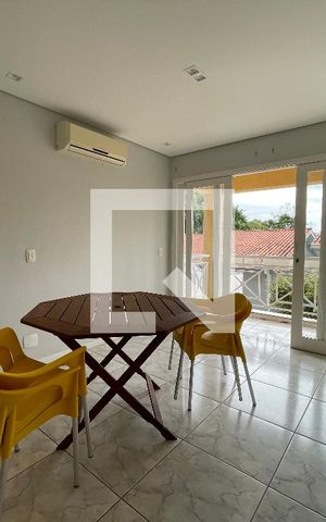 Casa de condomínio para alugar com 300m², 5 quartos e 4 vagas Casa de condomínio para alugar com 300m², 5 quartos e 4 vagasSala