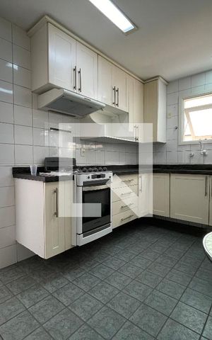 Casa de condomínio para alugar com 300m², 5 quartos e 4 vagas Casa de condomínio para alugar com 300m², 5 quartos e 4 vagasCozinha