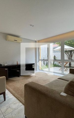 Casa de condomínio para alugar com 300m², 5 quartos e 4 vagas Casa de condomínio para alugar com 300m², 5 quartos e 4 vagasSala