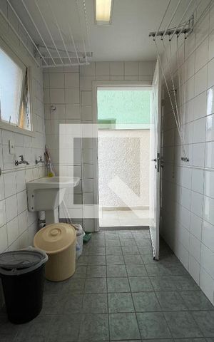 Casa de condomínio para alugar com 300m², 5 quartos e 4 vagas Casa de condomínio para alugar com 300m², 5 quartos e 4 vagasÁrea de Serviço