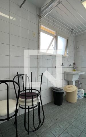 Casa de condomínio para alugar com 300m², 5 quartos e 4 vagas Casa de condomínio para alugar com 300m², 5 quartos e 4 vagasÁrea de Serviço